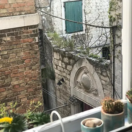 Апартаменты Dosud House *