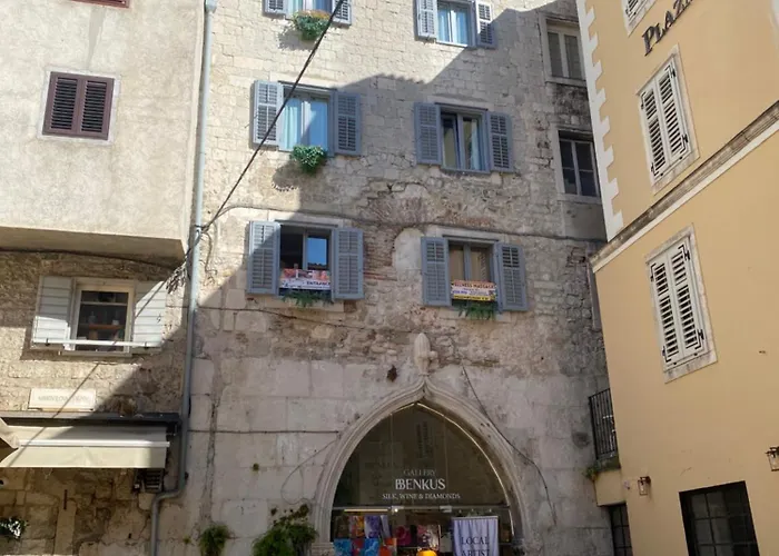 Dosud House