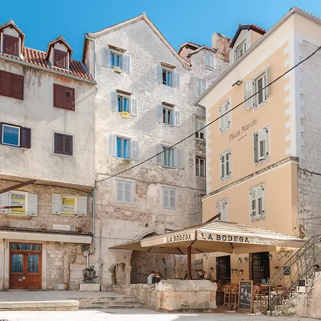 Apartment Dosud House *